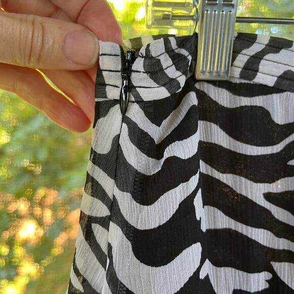 INC International Concepts Animal Print Mini Skirt 100% Silk Size 8. NEW - Picture 4 of 7